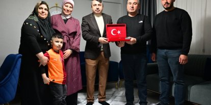 Yıldırım Belediye Başkanı Yılmaz, iftarda şehit er Samet Çaldır’ın ailesine misafir oldu