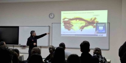 Üniversite öğrencilerine ve akademik personele afet eğitimi