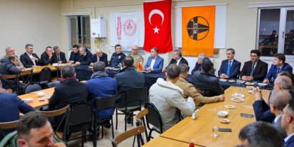 Vali Eldivan karayolları personeliyle buluştu