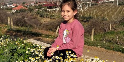 Sarıgöl’de bademler çiçek açtı papatyalar tarlaları süsledi