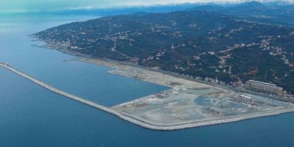 Rize’de İyidere Lojistik Limanı inşaatı sürüyor