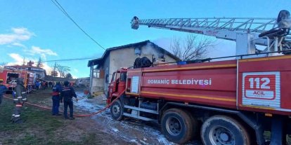 Domaniç’te çatı yangını