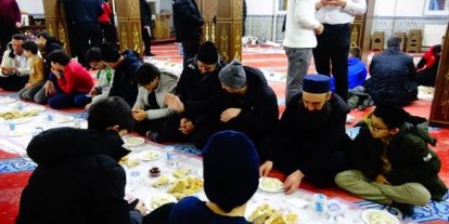 Ümmet iftarında gönüller bir oldu