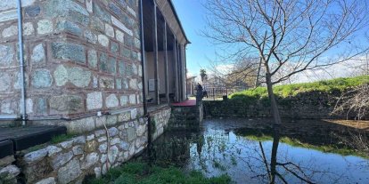 Uluabat Gölü’nün suları 625 yıllık camiyi tehdit ediyor