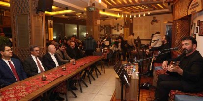 Vali Baruş ve Başkan Sekmen aşıkları dinledi