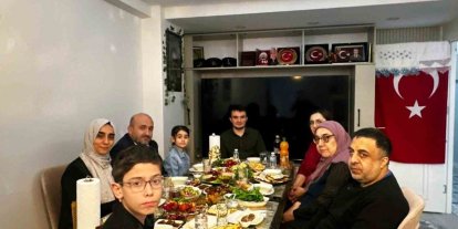 Başkan Albayrak ve ailesi, iftarda şehit evine konuk oldu
