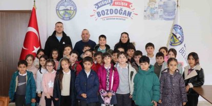 Başkan Özel, minik öğrencilerle bir araya geldi