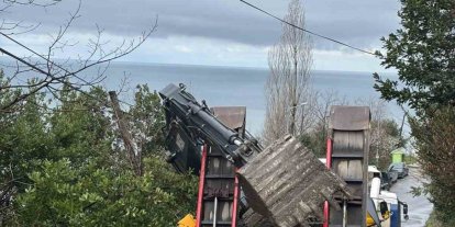 Kozlu’da kepçe dorseden yola düştü, ulaşım bir süre aksadı