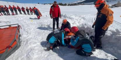 Kars'ta nefes kesen çığ tatbikatı: Ekipler zamanla yarıştı