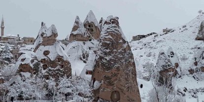 Kapadokya kar altında kartpostallık görüntüler oluştu