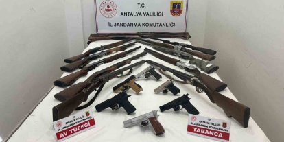 Kepez’de ruhsatsız 21 silah ele geçirildi