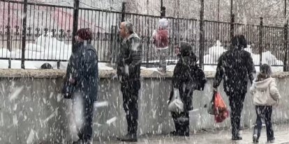 Yüksekova’da kar yağışı ilçeyi beyaza bürüdü