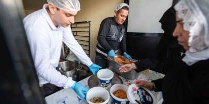 İftar bereketi Büyükşehir’in aşevinden sofralara uzanıyor