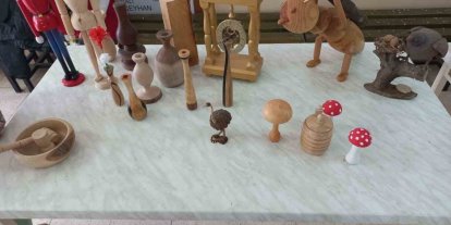 Kozan’da üniversite öğrencilerinin ahşap sanatı mesaisi