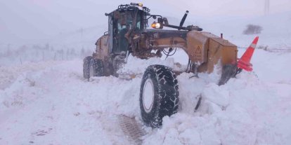 Büyükşehir kardan etkilenen 432 kilometrelik 54 mahalle yolunu ulaşıma açtı