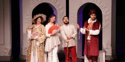 Merkezefendi Kent Tiyatrosu yeni oyunu ‘Biz Aşık Değiliz’ ile sahnede