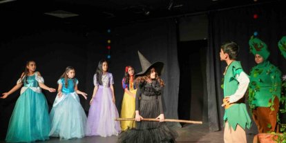 Tarsus’ta çocuklardan anlamlı tiyatro gösterisi