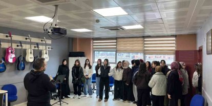 Lise öğrencileri gençlik merkezinde vakit geçirdi