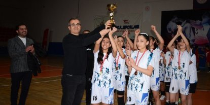 Büyükşehir Spor A.Ş. Kız Hentbol Takımı, Kayseri İl Birincisi oldu