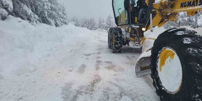 Yozgat Özel İdare ekipleri karla mücadeleyi sürdürüyor