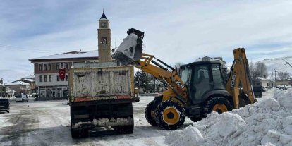 Bayburt’un ilçe ve beldelerinde kar mesaisi devam ediyor