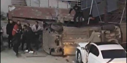 İki otomobil çarpıştı: 3 yaralı