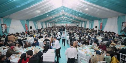 Mustafa Varank ve Can Aksoy, gönül sofrasında Esenyurtlularla bir araya geldi