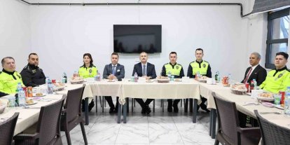 Ağrı’da Vali Bozkurt, trafik polisleriyle iftarda bir araya geldi
