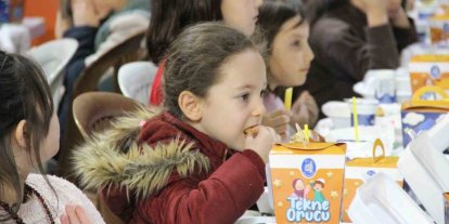 Çorum’da ’tekne orucu’ coşkusu: Yüzlerce çocuk aynı anda iftarını açtı