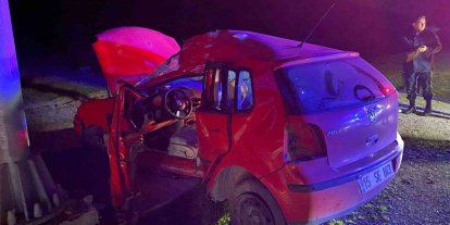 Burdur’da kontrolden çıkan otomobil levhaya çarptı: 1 yaralı