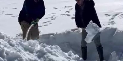 Dondurucu zirvede toplanan kar, yazın serinleten lezzete dönüşüyor