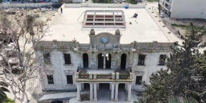 Depremde zarar gören tarihi valilik binası aslına uygun şekilde inşa ediliyor