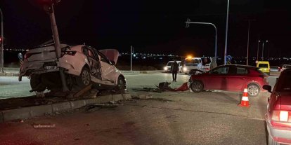 Diyarbakır’da iki otomobil kafa kafaya çarpıştı: 3 yaralı