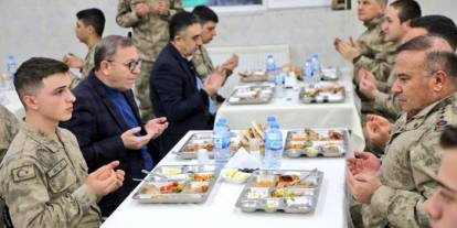 Kars protokolü jandarma personeliyle iftarda buluştu