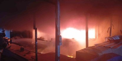 Antakya’da iş yeri alevlere teslim oldu