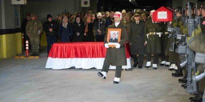 Türk bayrağına sarılı naaşıyla memleketine uğurlandı