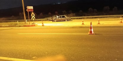 Buldan’da iki otomobil kavşakta çarpıştı; 1 yaralı