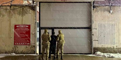 Jandarmadan düzensiz göçmen operasyonu; 7 düzensiz göçmen, 4 organizatör yakalandı