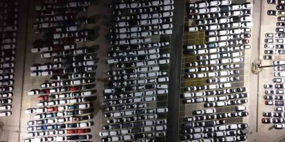 Haydarpaşa Limanı’nda gece mesaisi: 2026 model araçlar limana indirildi