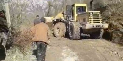 Kastamonu’da heyelanın kapattığı köy yolu ulaşıma açıldı