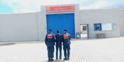 Jandarma çeşitli suçlardan aranan 55 kişiyi yakaladı