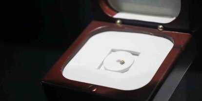 Dünyanın en küçük kitabı ve en hafif kâğıdı EÜ’de sergileniyor