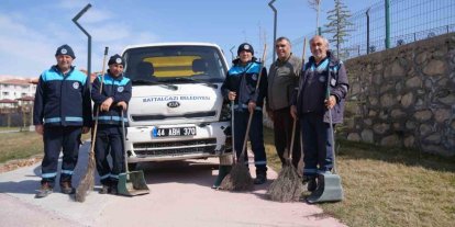 Battalgazi’de Derme Deresi çevresinde temizlik ve yıkama çalışması