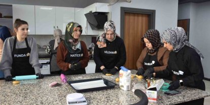 Kadınlar bu kursta hem öğreniyor, hem ailelerine destek oluyor