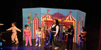 Yıldırımlı çocuklara kukla gösterisi