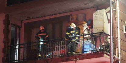 Balkondaki kombiden çıkan yangın mahalle sakinlerini korkuttu