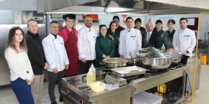 İftar hazırlığı yapamayan muhtaç ailelerin iftarı lise öğrencilerinden