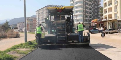 Hatay Büyükşehir Belediyesi, Yolçatı’nda asfalt serimine başladı