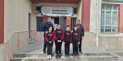 Topladıkları para ile 3 bakkalın veresiye defterini satın alan öğretmen ve öğrenciler yürekleri ısıttı