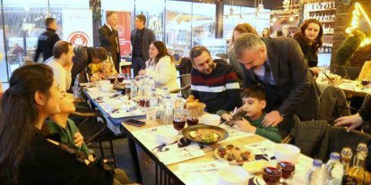 Yaşlılar, engelliler ve devlet korumasında yetişen gençler iftarda bir araya geldi